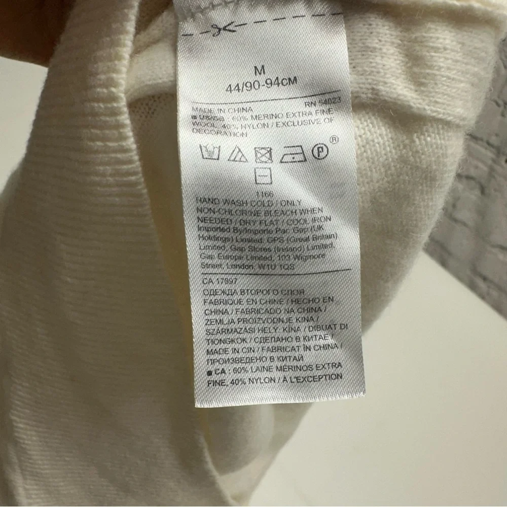 Banana Republic women’s Italian merino blend Off-White Crewneck Sweater Sz M